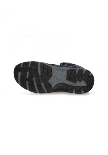 Спортивные сапоги