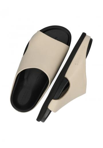 Шлепанцы