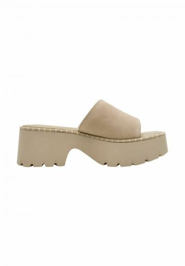 Босоножки на каблуке
