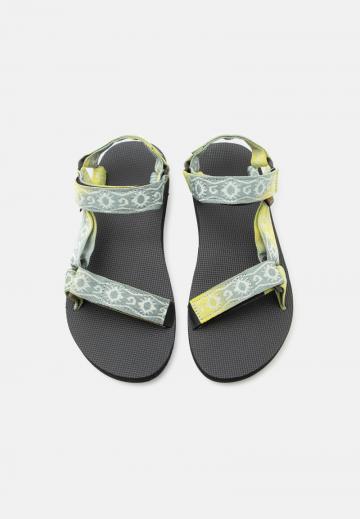 Спортивные сандалии