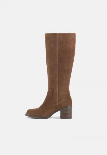 Сапожки на танкетке