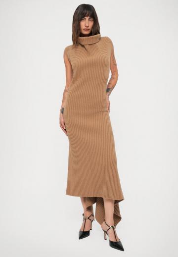 Вязаное платье