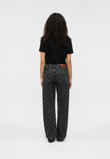 Прямые джинсы