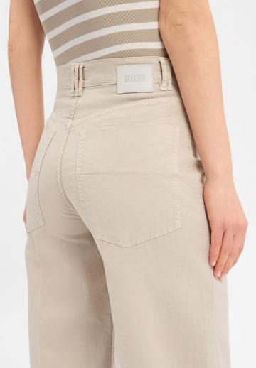 Короткие джинсы