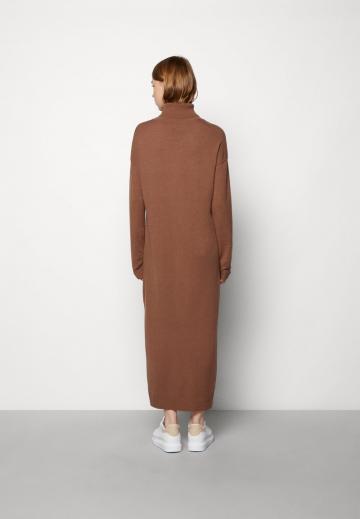Вязаное платье