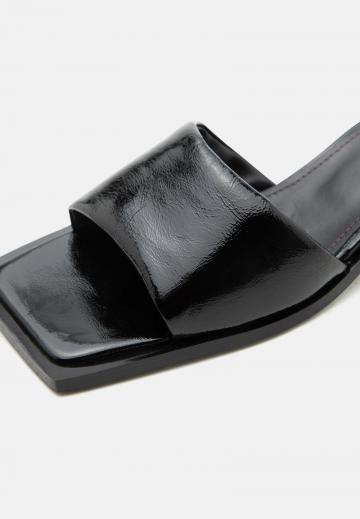 Шлепанцы