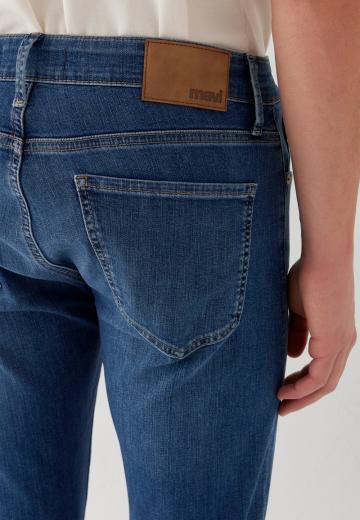 Узкие джинсы