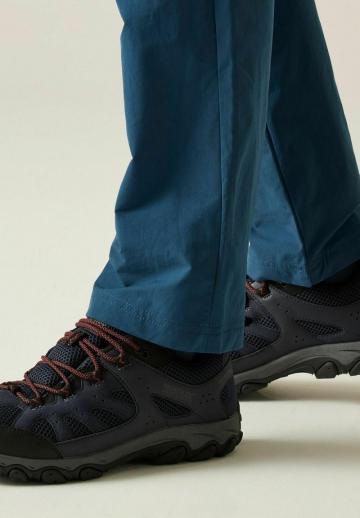 Походные кроссовки