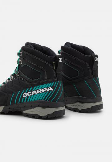 Спортивные сапоги