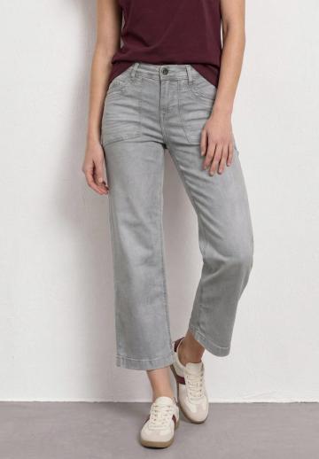 Короткие джинсы