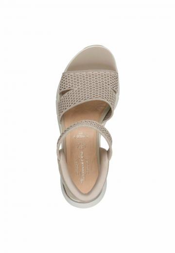 Босоножки на танкетке