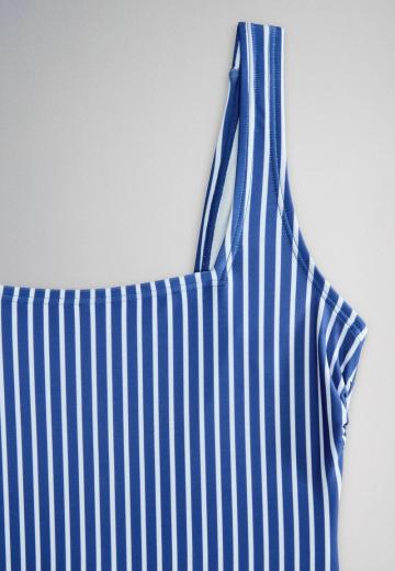 Слитный купальник
