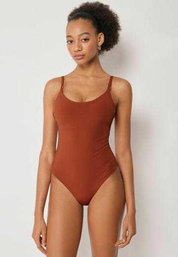 Слитный купальник