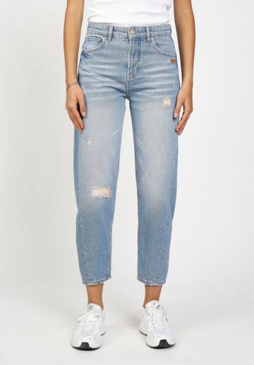Короткие джинсы