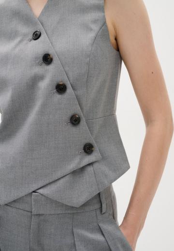 Длинный жилет