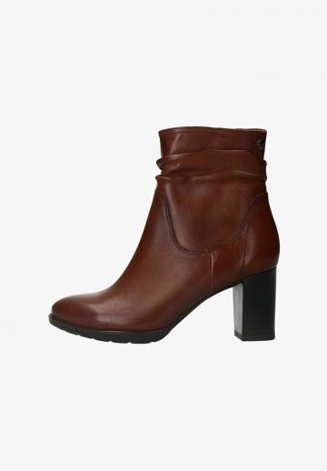 Сапожки на танкетке