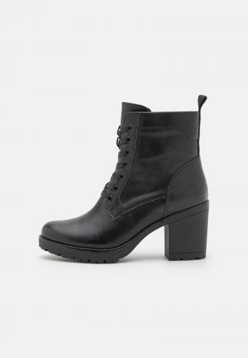 Полусапожки на высоком каблуке