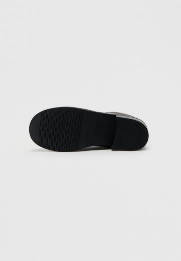 Сапожки на танкетке