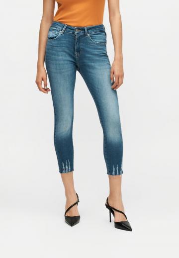 Узкие джинсы