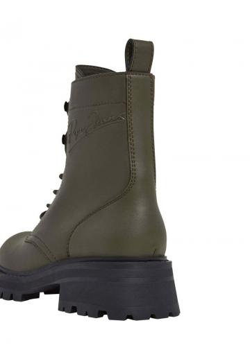 Сапожки на танкетке