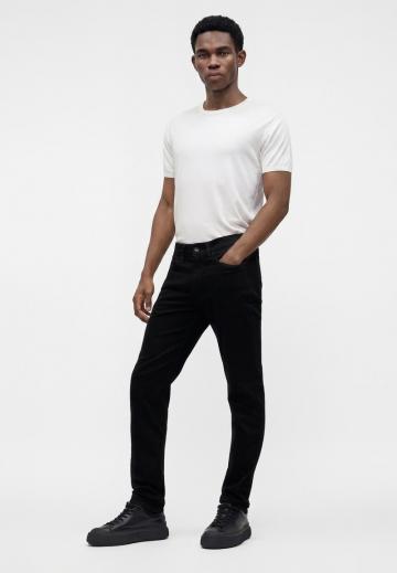 Узкие джинсы