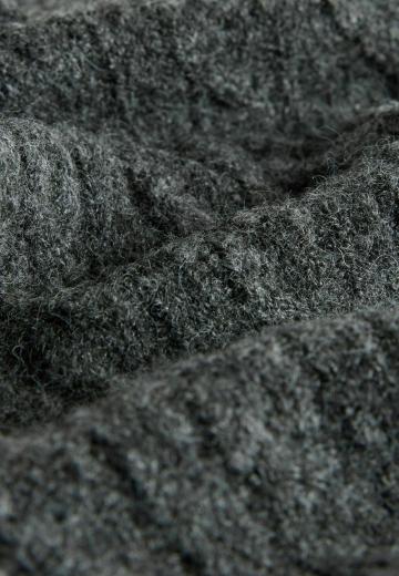 Вязаный жилет