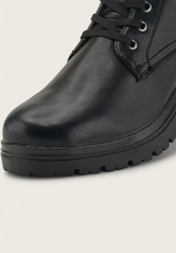 Сапожки на танкетке