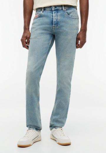 Узкие джинсы