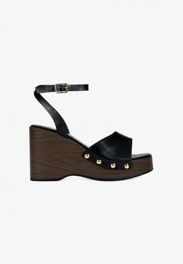 Босоножки на каблуке
