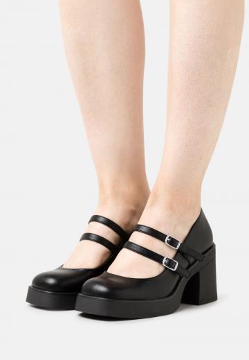 Туфли на высоком каблуке