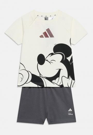 Спортивные шорты