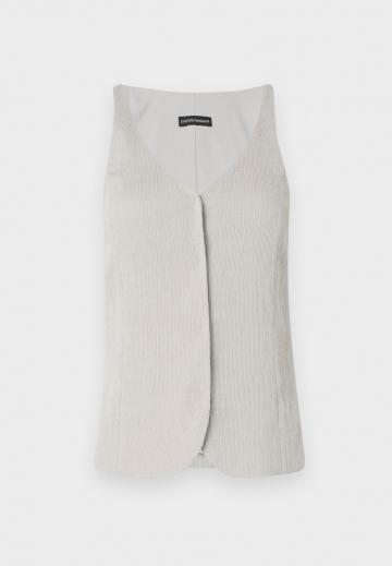 Вязаный жилет
