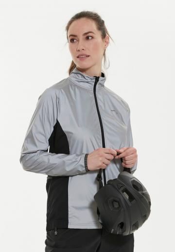 Спортивная куртка