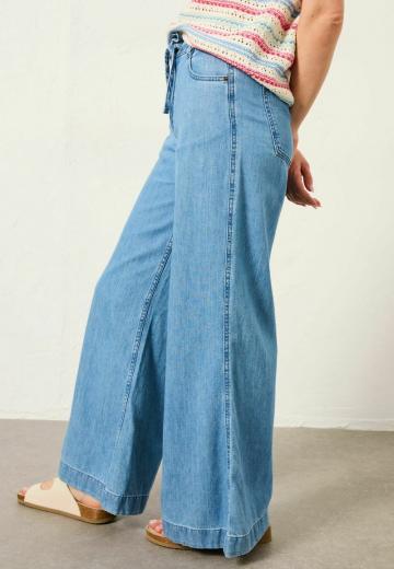 Клешеные джинсы