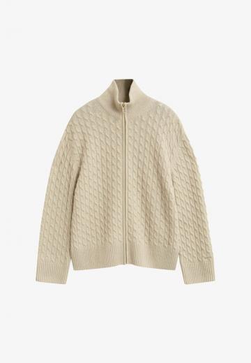 Вязаный жилет