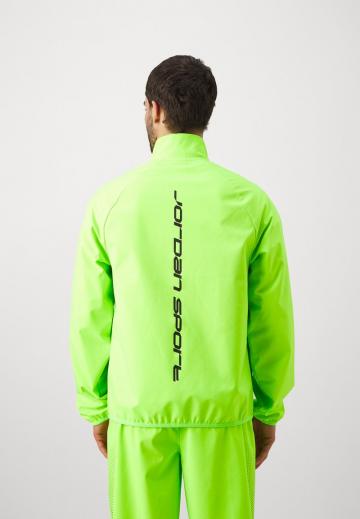 Спортивная куртка