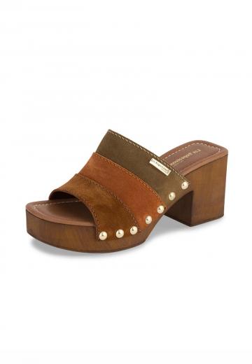 Босоножки на каблуке