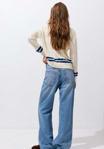 Пуловер в полоску