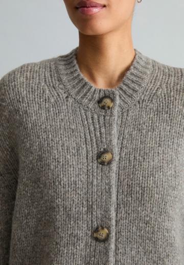 Вязаный жилет