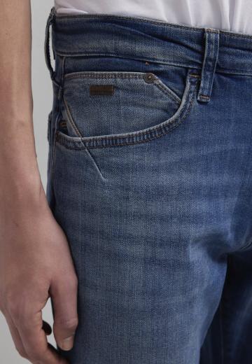 Прямые джинсы