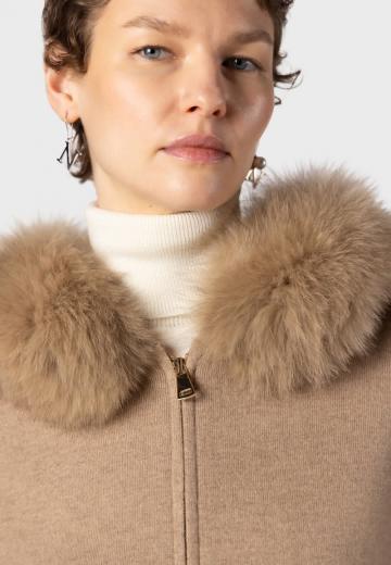 Вязаный жилет