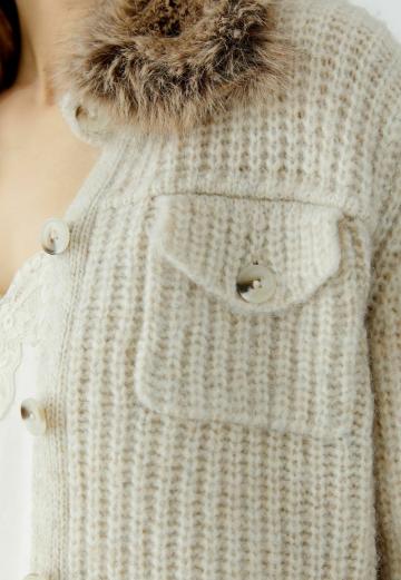 Вязаный жилет