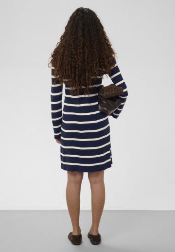 Вязаное платье