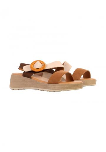 Босоножки на танкетке
