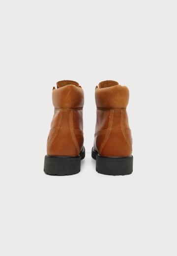 Ботинки на шнуровке