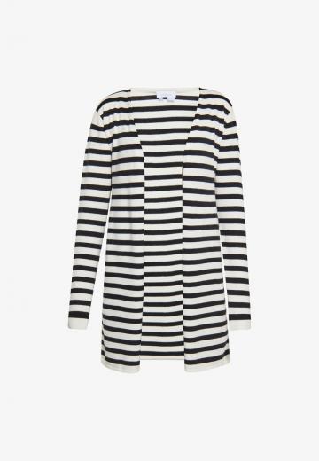 Длинный жилет