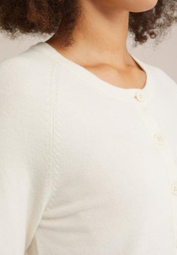 Вязаный жилет