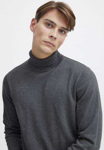 Вязаный пуловер