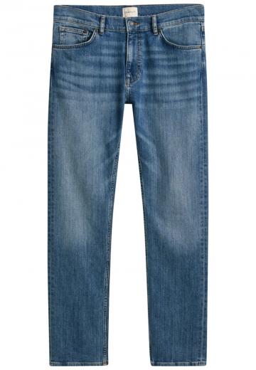 Прямые джинсы