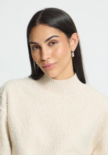 Вязаный пуловер